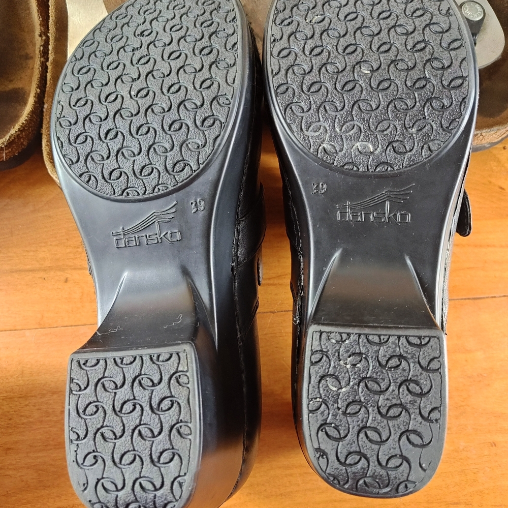 Dansko Solstice Black Leather Split Toe Button Strap Clog – Women’s Size 39 - Picture 12 of 12